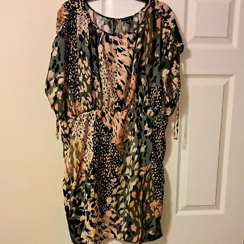 VENUS Tan and Black Relaxed 3/4 Sleeve Dress